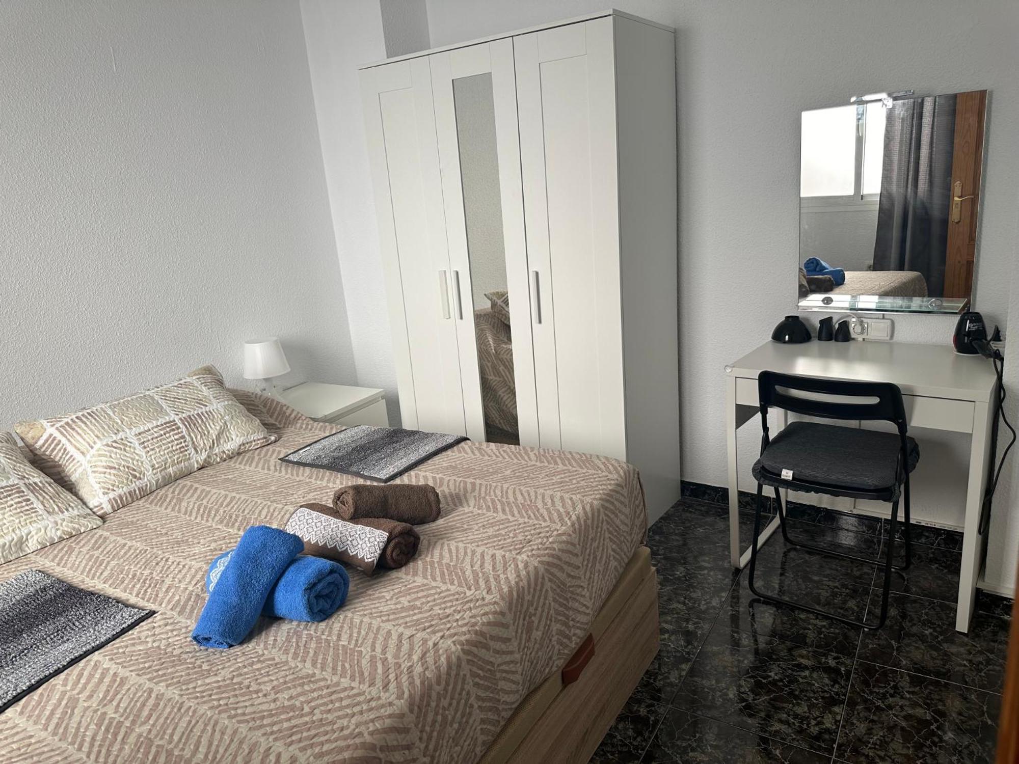 Almeria Centro Habitacion Privada En Apartamento Compartido Dış mekan fotoğraf