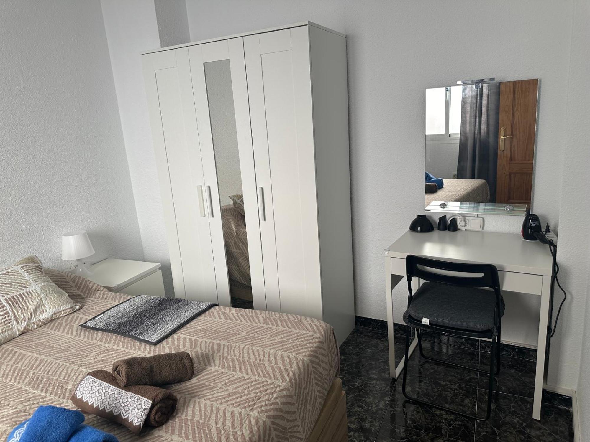Almeria Centro Habitacion Privada En Apartamento Compartido Dış mekan fotoğraf