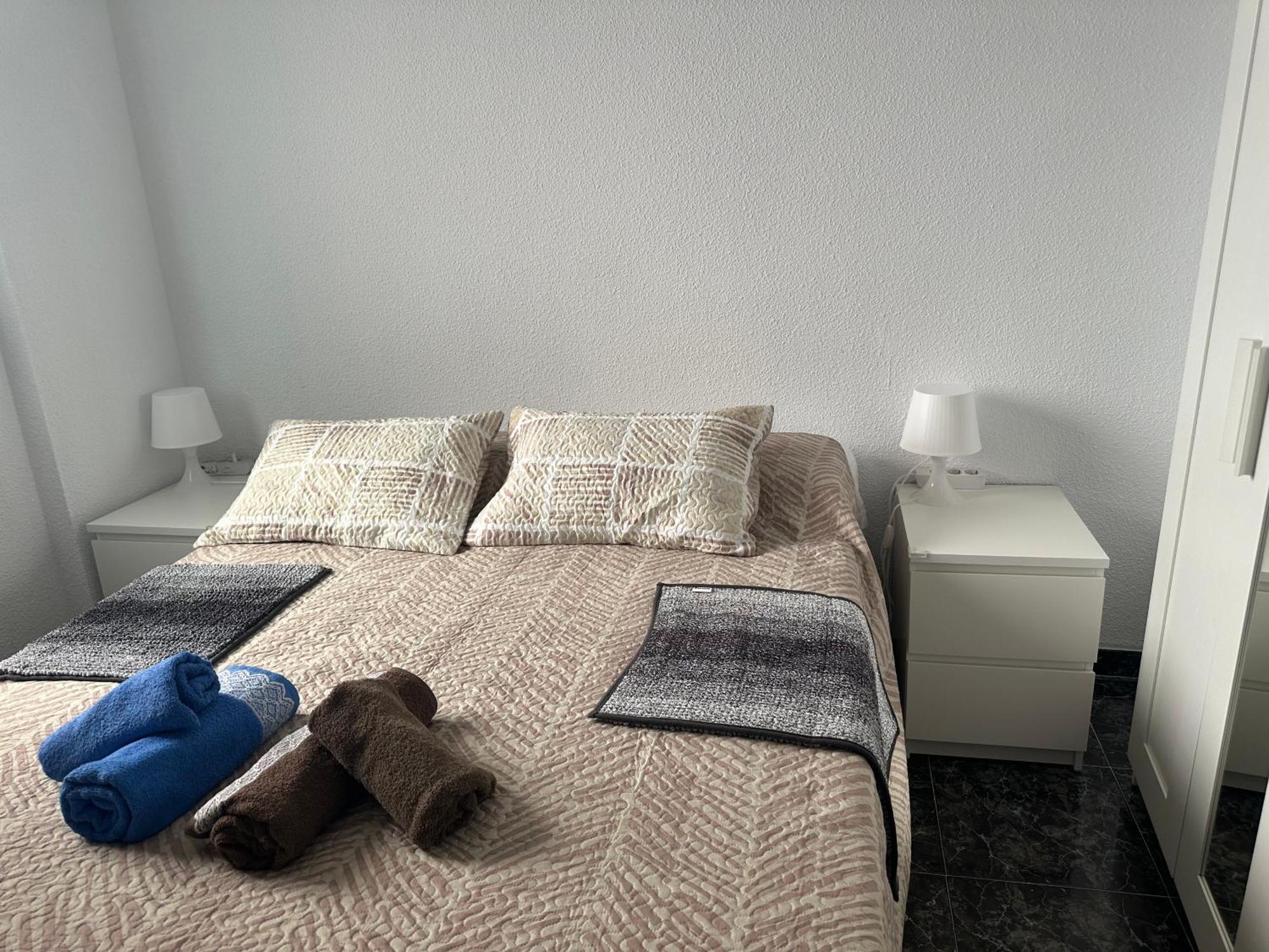 Almeria Centro Habitacion Privada En Apartamento Compartido Dış mekan fotoğraf