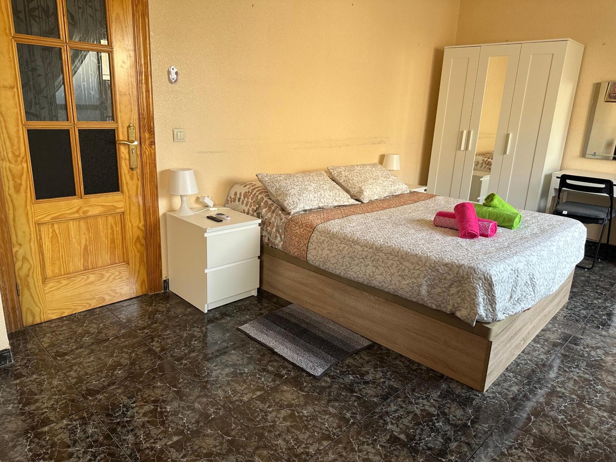 Almeria Centro Habitacion Privada En Apartamento Compartido Dış mekan fotoğraf