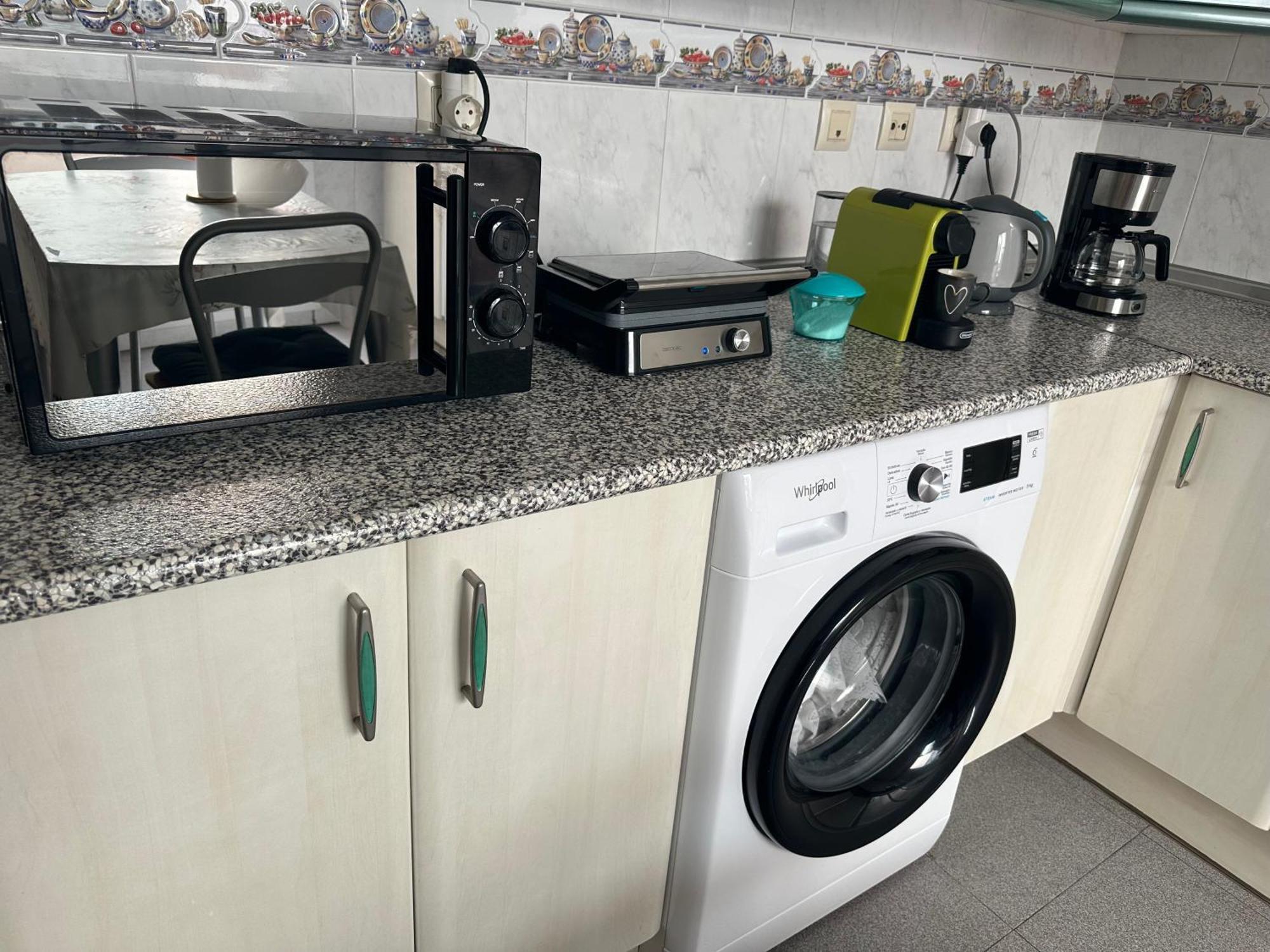 Almeria Centro Habitacion Privada En Apartamento Compartido Dış mekan fotoğraf