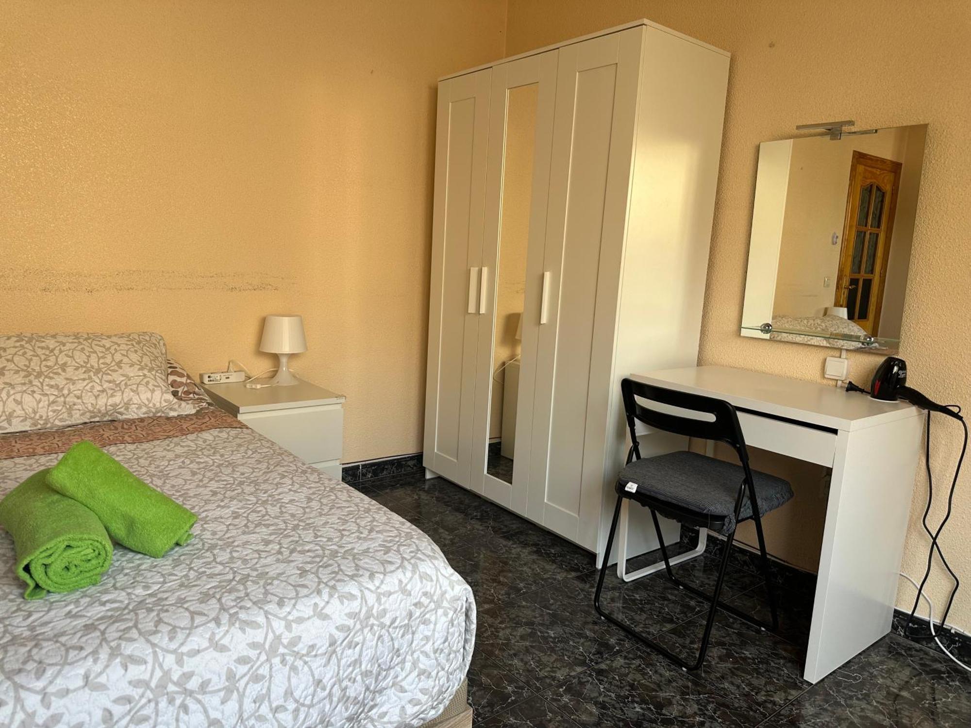 Almeria Centro Habitacion Privada En Apartamento Compartido Dış mekan fotoğraf