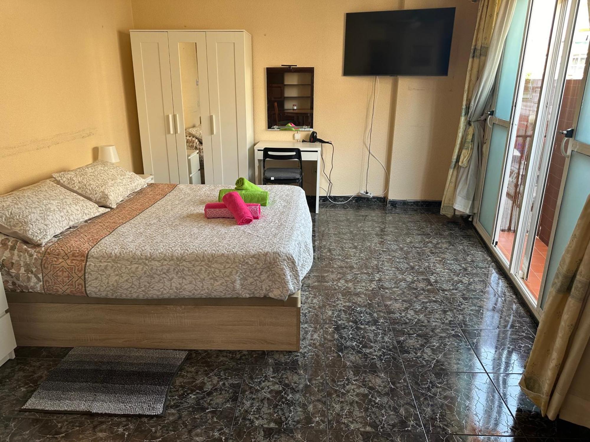 Almeria Centro Habitacion Privada En Apartamento Compartido Dış mekan fotoğraf