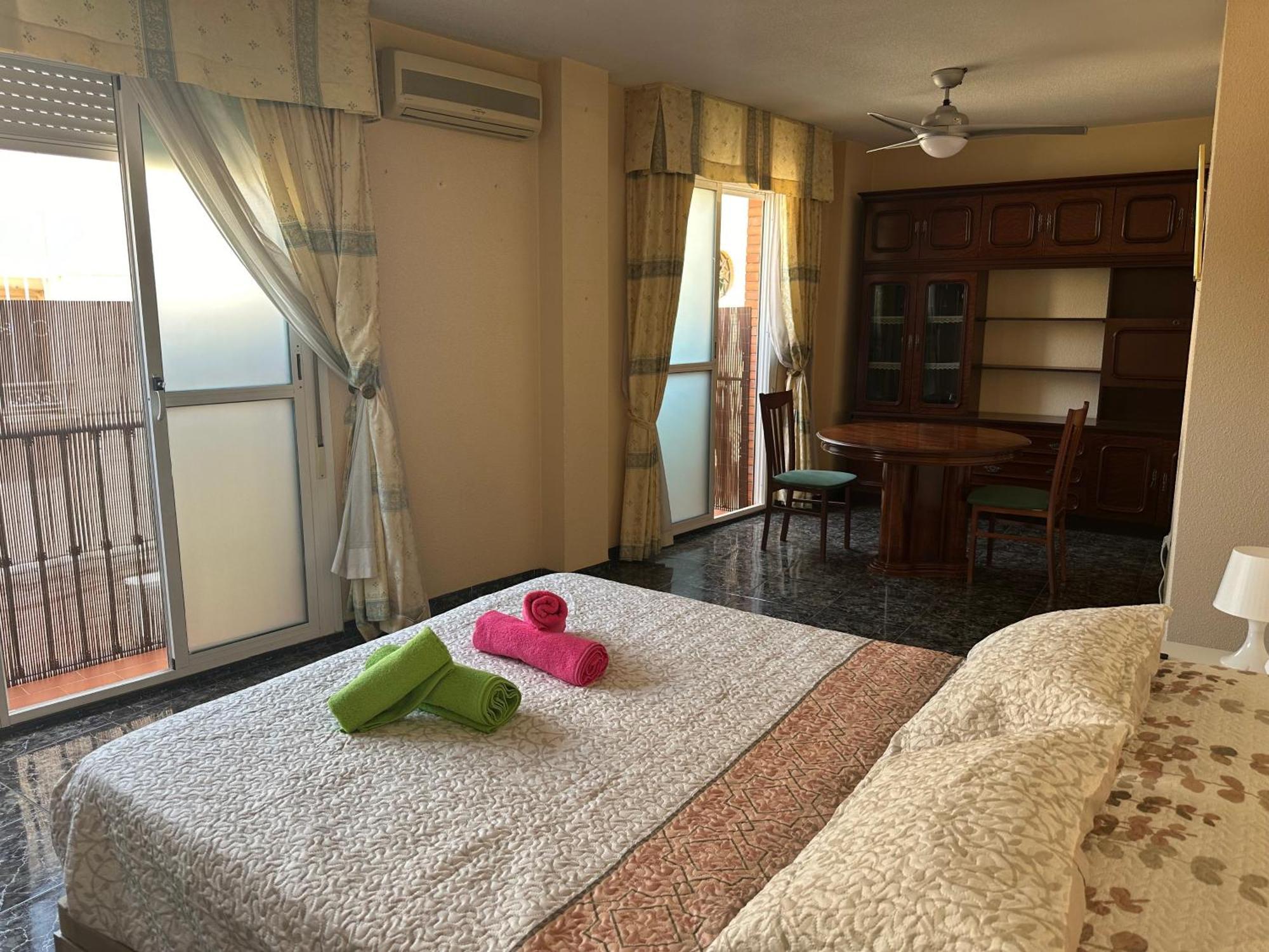 Almeria Centro Habitacion Privada En Apartamento Compartido Dış mekan fotoğraf