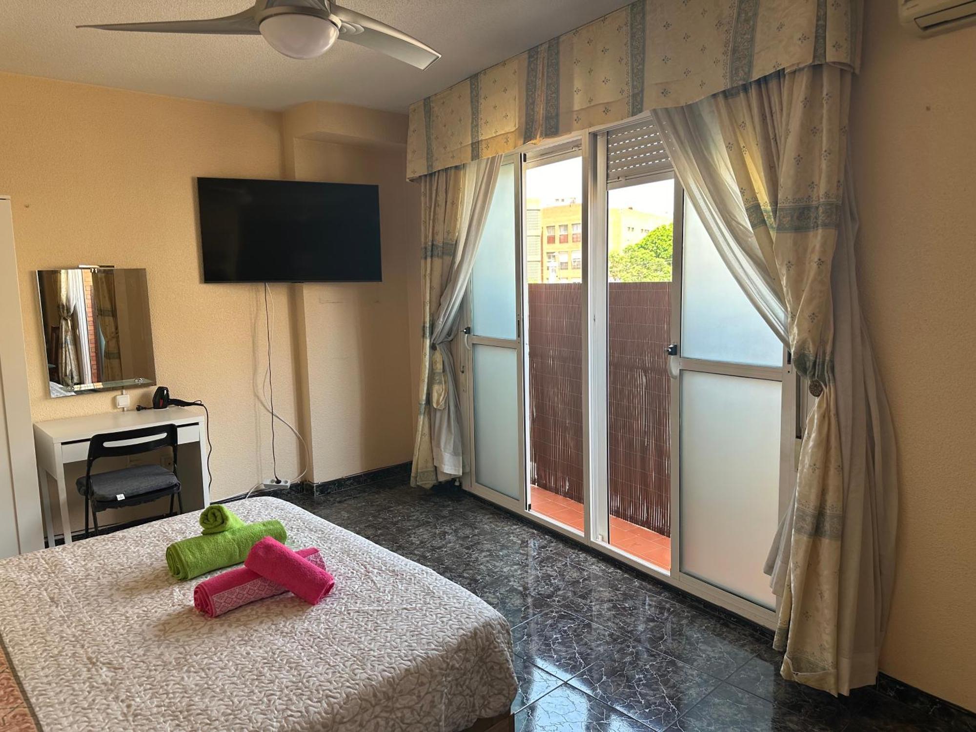 Almeria Centro Habitacion Privada En Apartamento Compartido Dış mekan fotoğraf