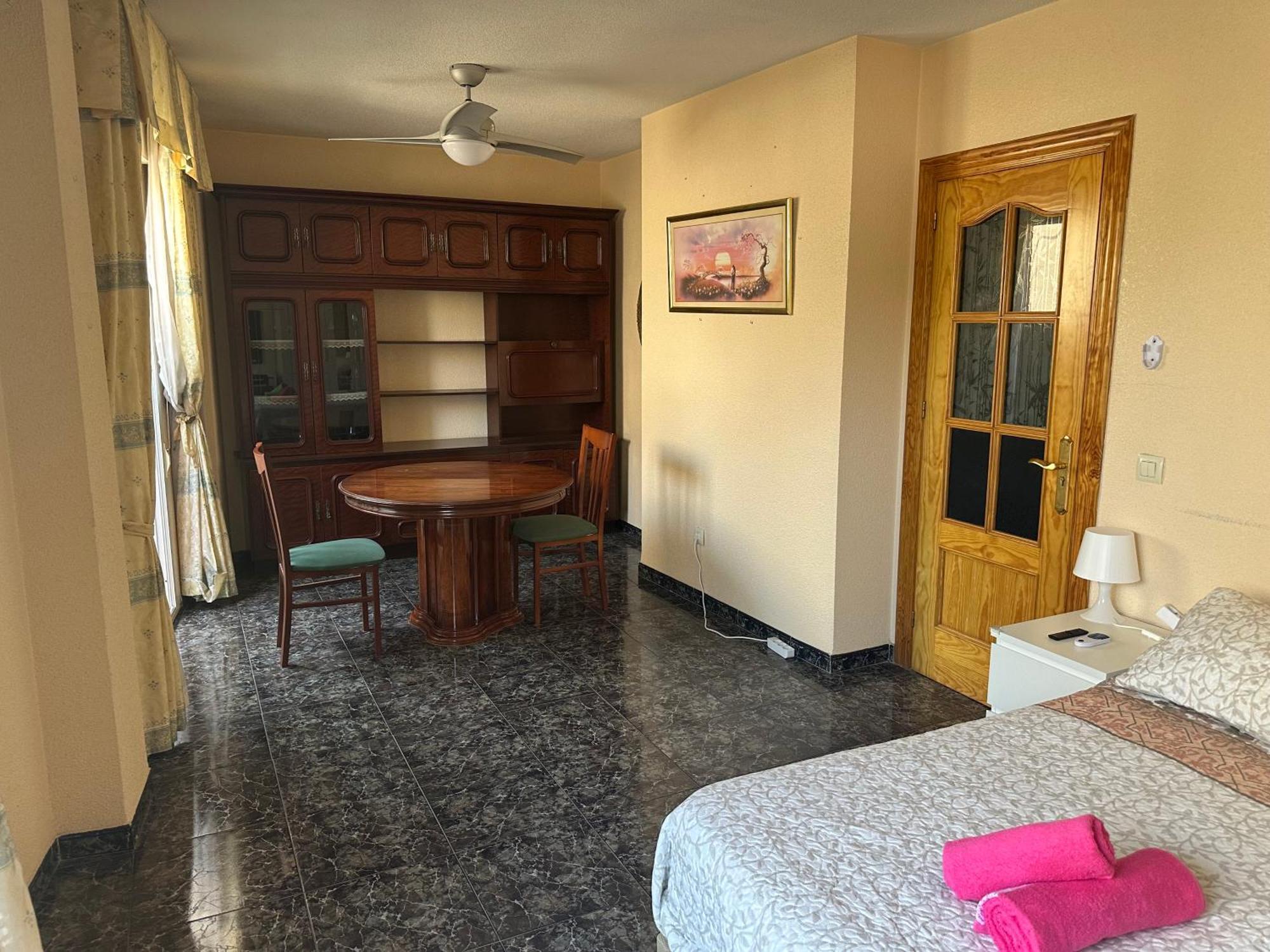 Almeria Centro Habitacion Privada En Apartamento Compartido Dış mekan fotoğraf