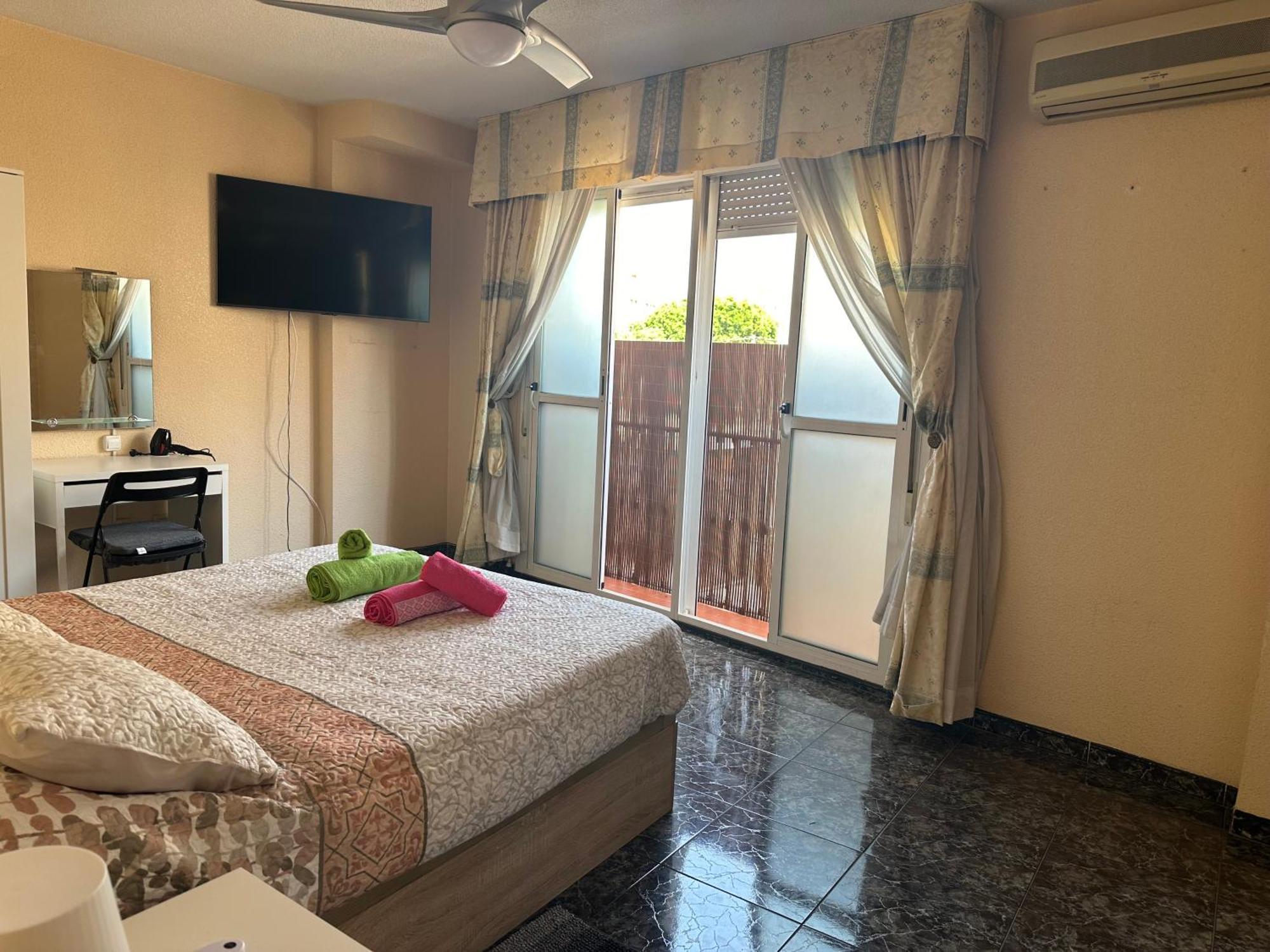 Almeria Centro Habitacion Privada En Apartamento Compartido Dış mekan fotoğraf