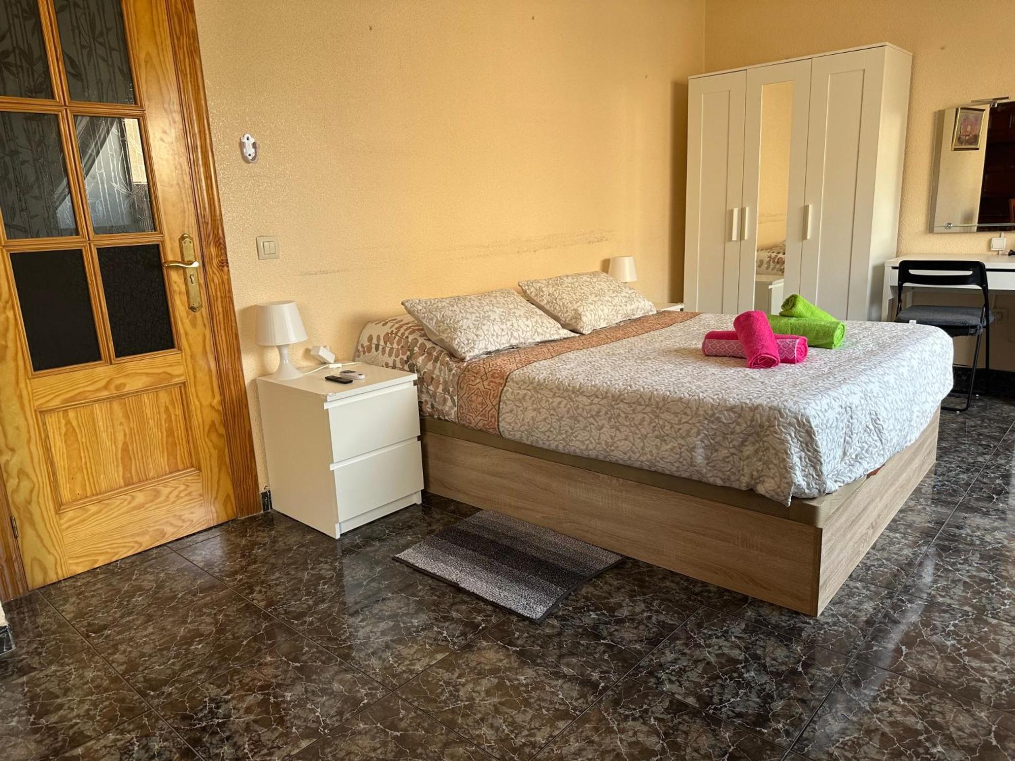 Almeria Centro Habitacion Privada En Apartamento Compartido Dış mekan fotoğraf