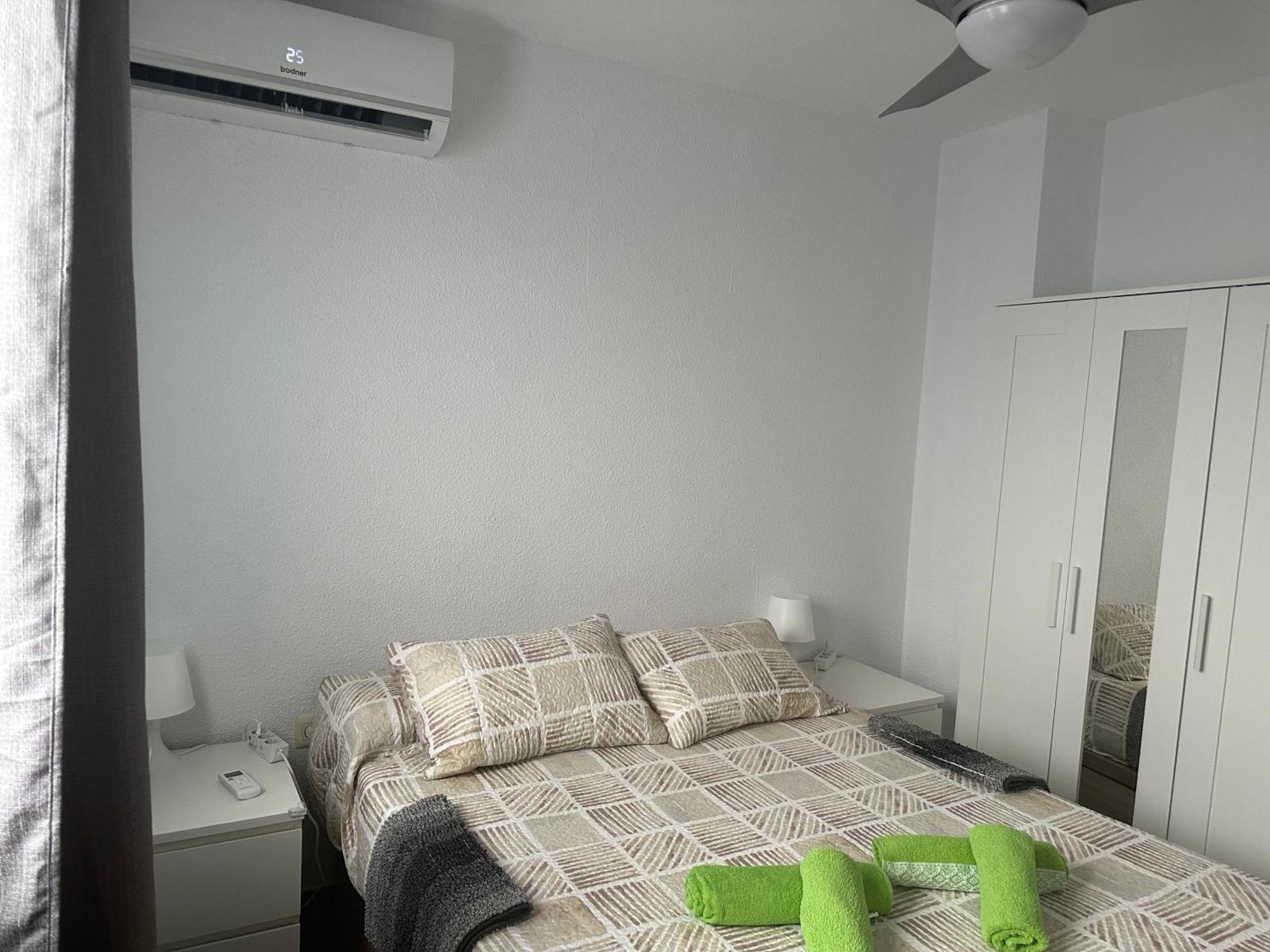 Almeria Centro Habitacion Privada En Apartamento Compartido Dış mekan fotoğraf