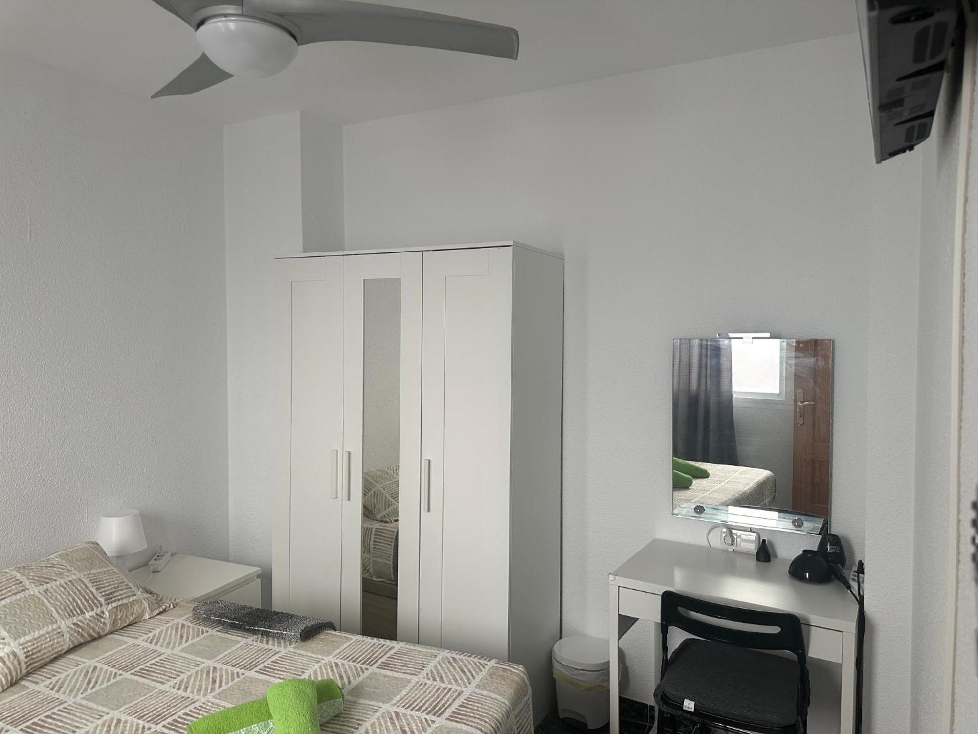 Almeria Centro Habitacion Privada En Apartamento Compartido Dış mekan fotoğraf