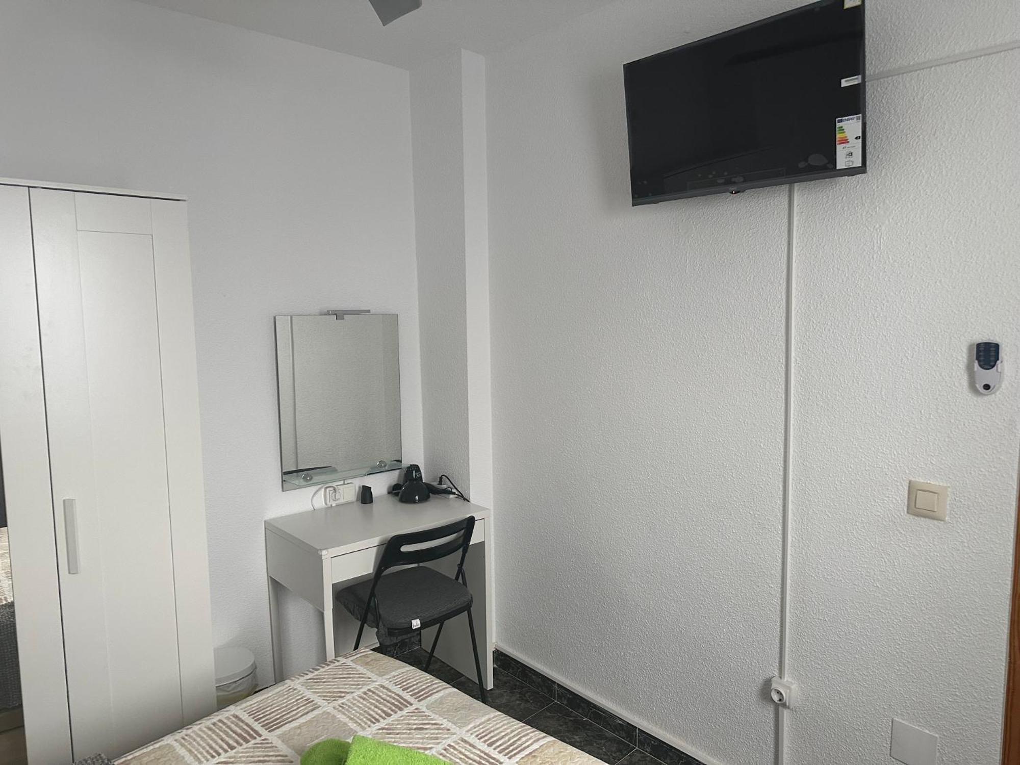 Almeria Centro Habitacion Privada En Apartamento Compartido Dış mekan fotoğraf