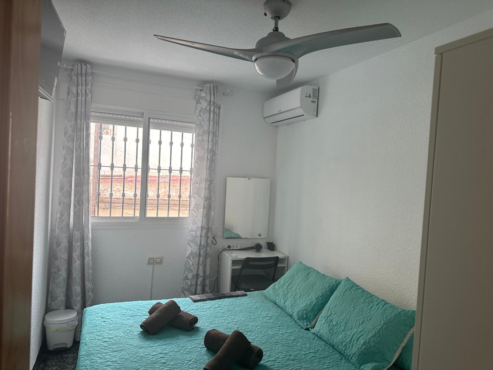 Almeria Centro Habitacion Privada En Apartamento Compartido Dış mekan fotoğraf