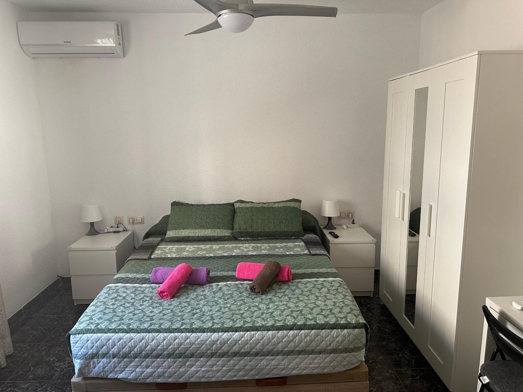 Almeria Centro Habitacion Privada En Apartamento Compartido Dış mekan fotoğraf