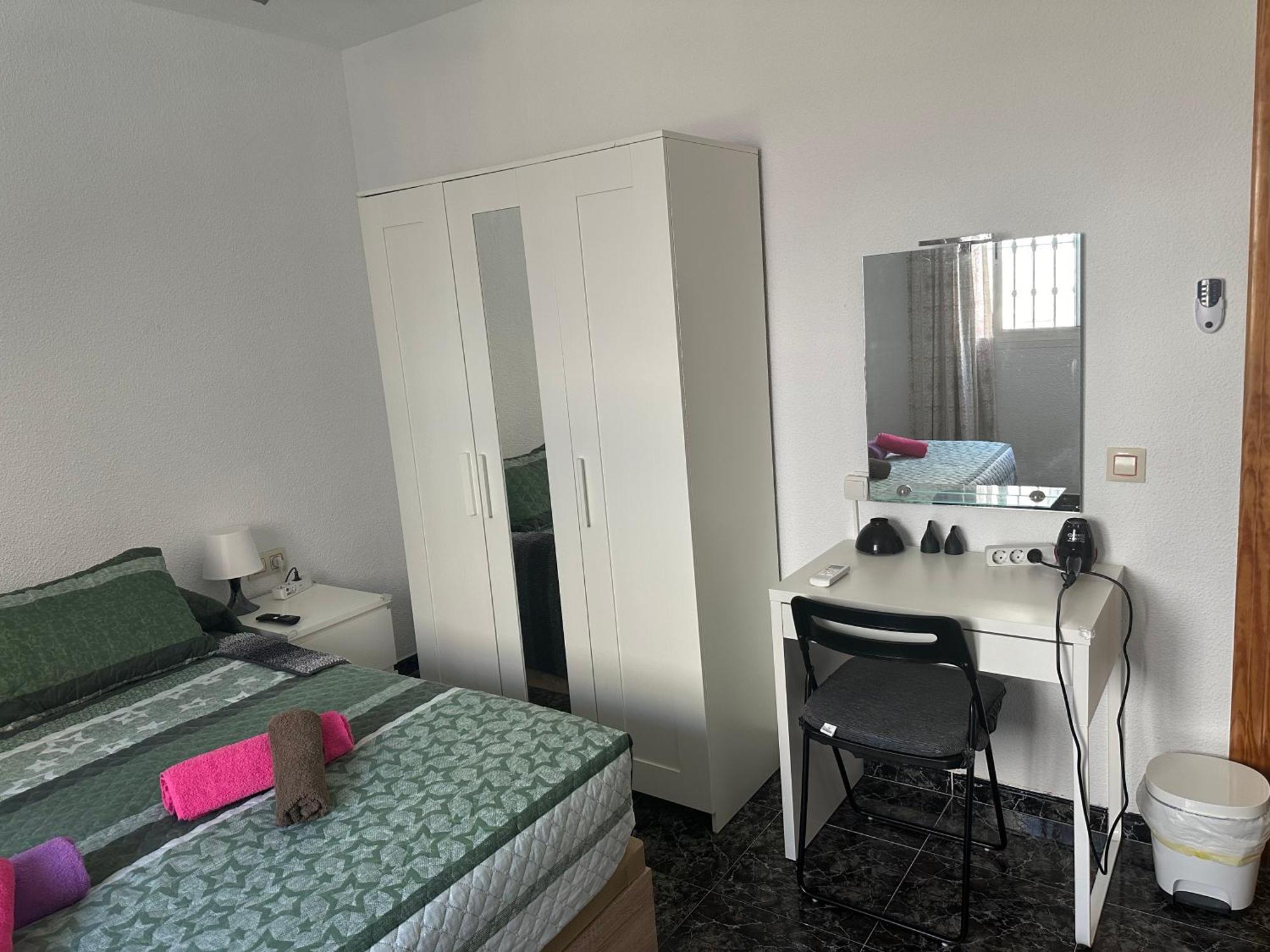 Almeria Centro Habitacion Privada En Apartamento Compartido Dış mekan fotoğraf