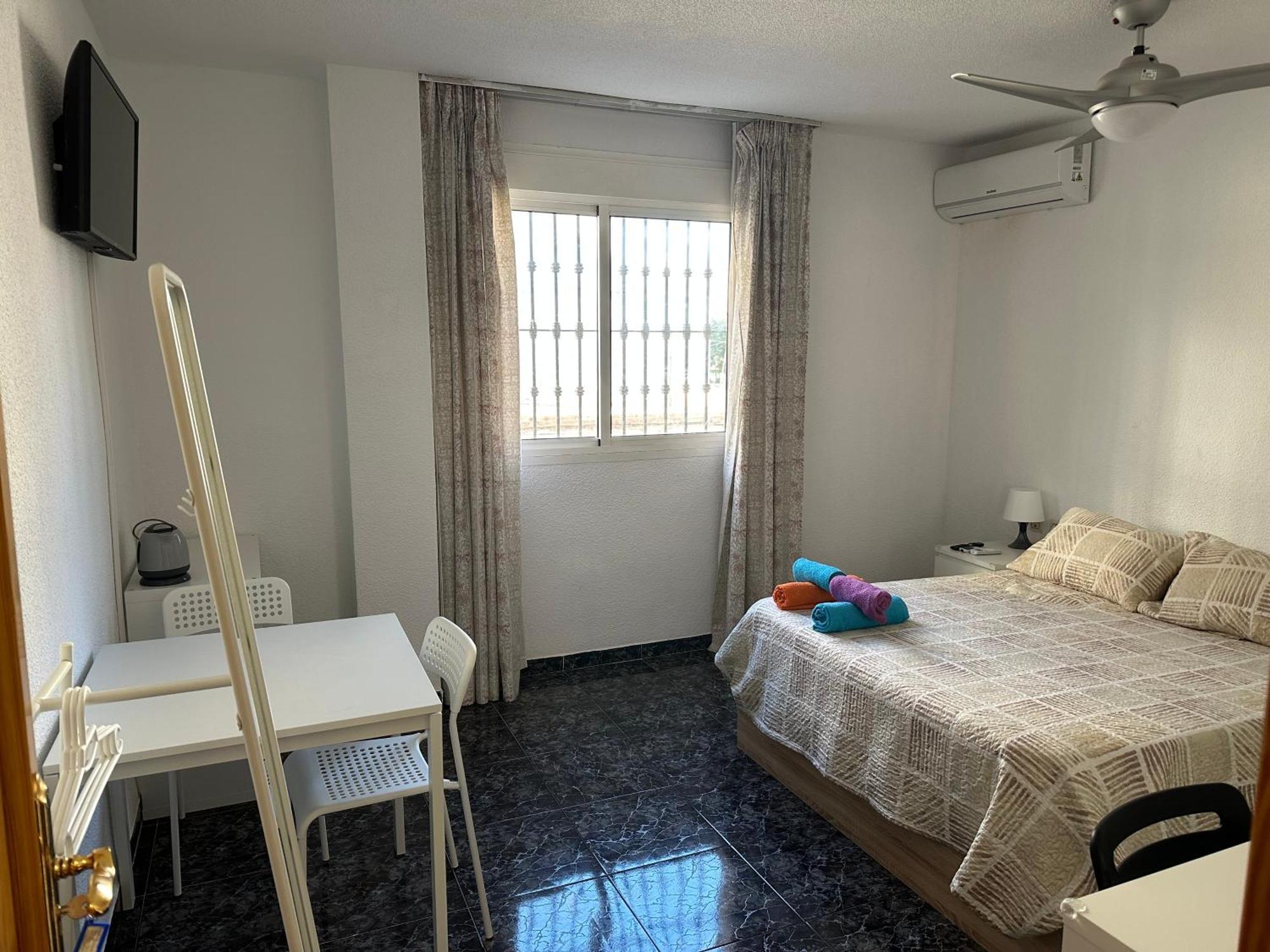 Almeria Centro Habitacion Privada En Apartamento Compartido Dış mekan fotoğraf