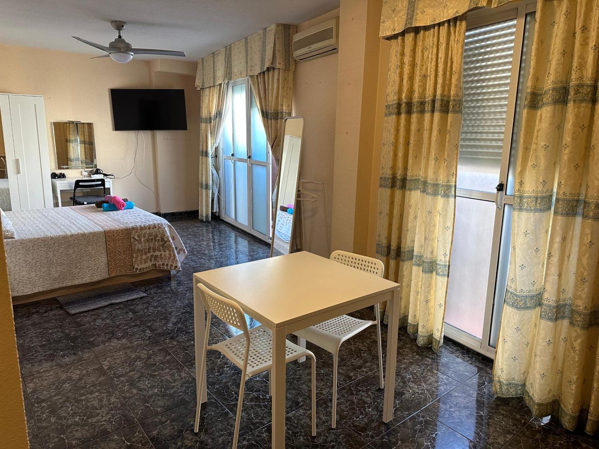 Almeria Centro Habitacion Privada En Apartamento Compartido Dış mekan fotoğraf