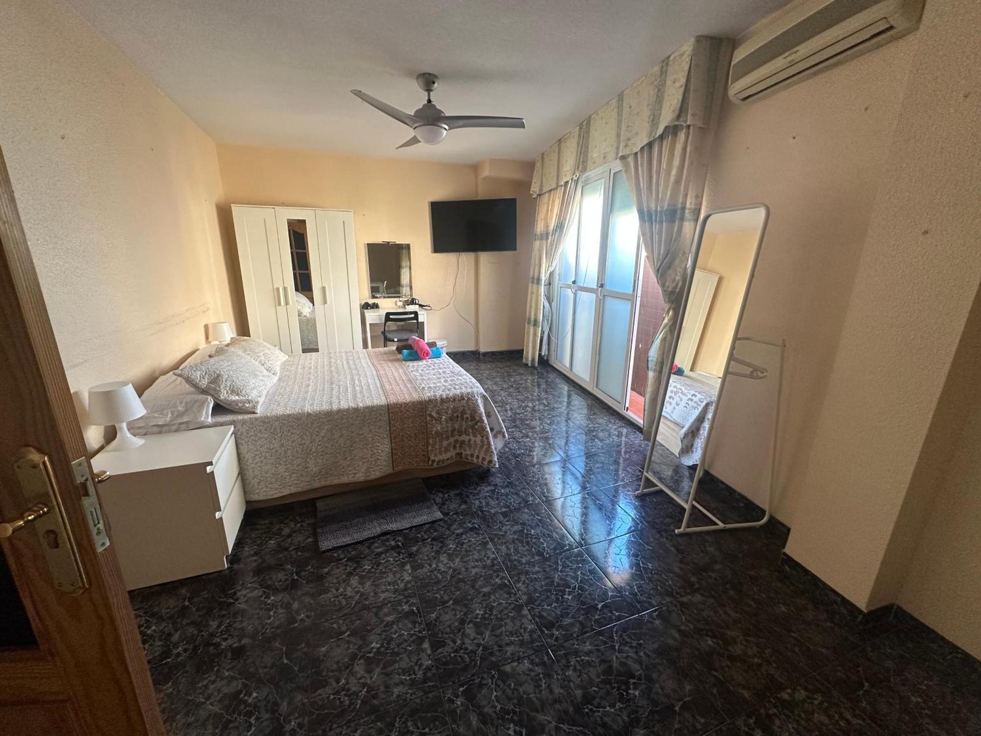 Almeria Centro Habitacion Privada En Apartamento Compartido Dış mekan fotoğraf