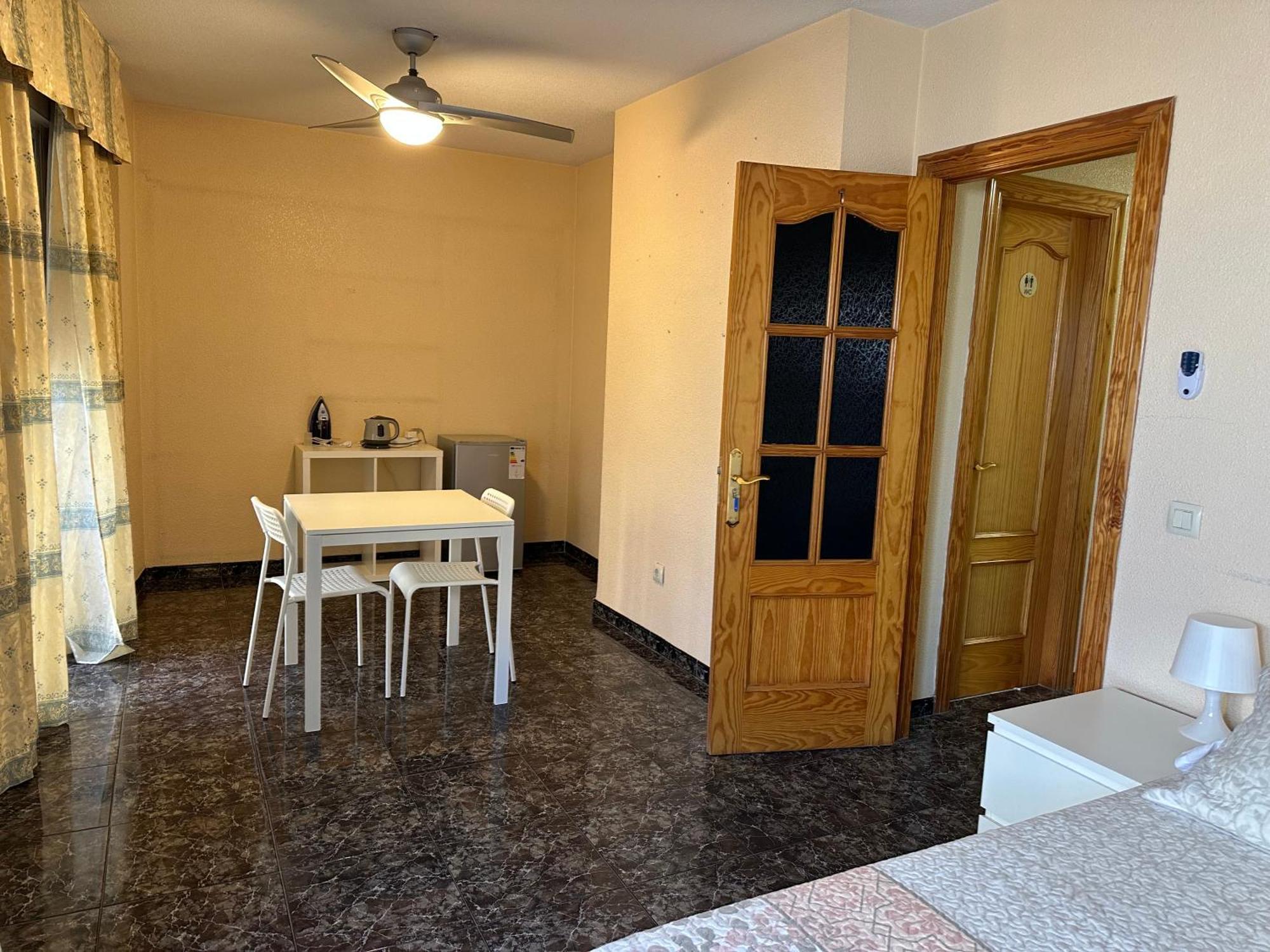 Almeria Centro Habitacion Privada En Apartamento Compartido Dış mekan fotoğraf
