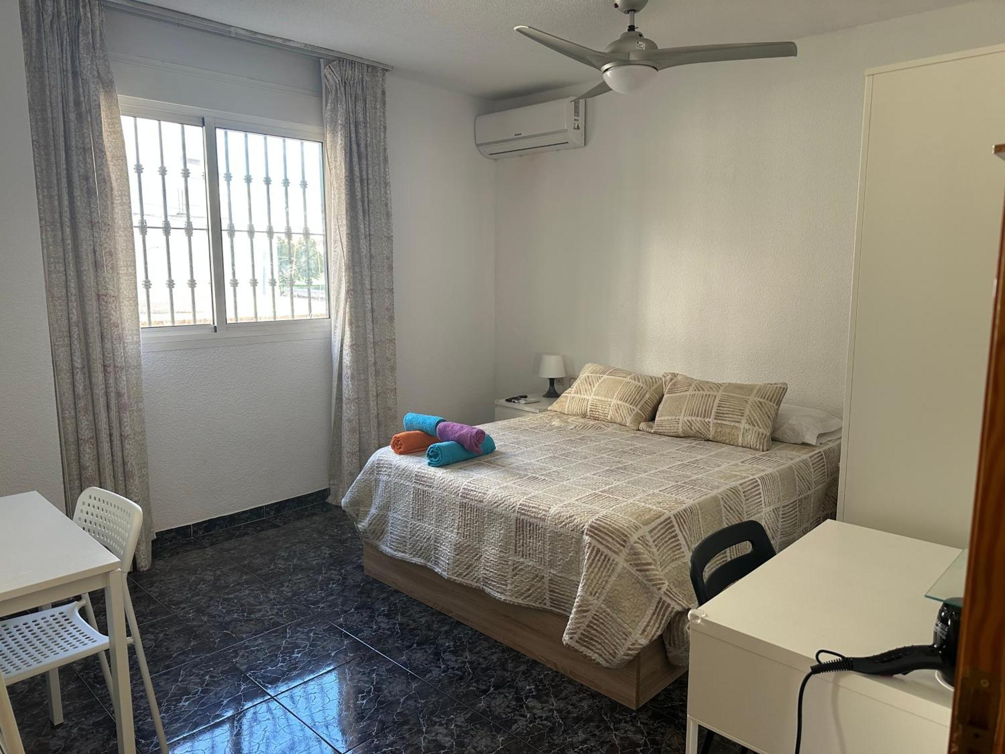 Almeria Centro Habitacion Privada En Apartamento Compartido Dış mekan fotoğraf